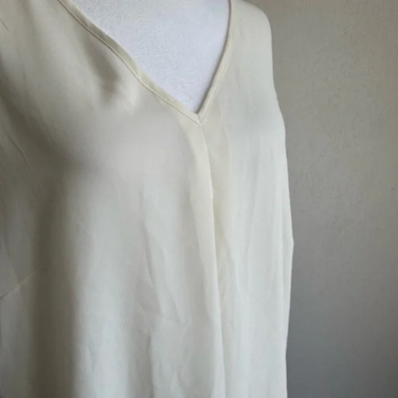 DR2 by Daniel Rainn Cream Sheer V-Neck Flowy Blouse Womens L Coquette Simple - Picture 3 of 5